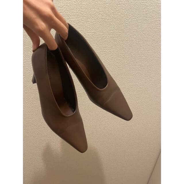 ánuans(アニュアンス)のlouren pointed toe shape pumps レディースの靴/シューズ(ハイヒール/パンプス)の商品写真