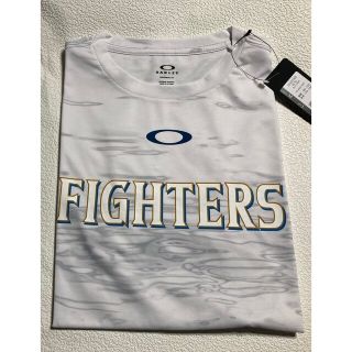 オークリー(Oakley)の北海道日本ハムファイターズ ×オークリー Tシャツ・Ｌ(記念品/関連グッズ)