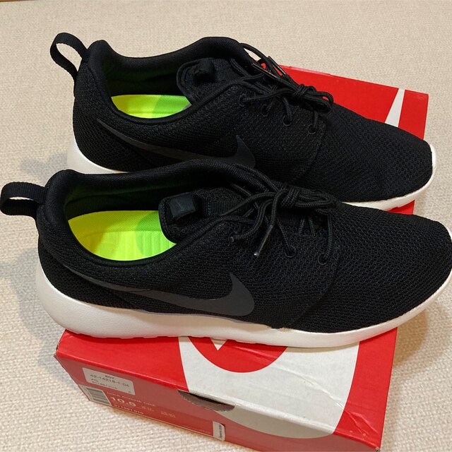 NIKE(ナイキ)の新品　Nike ナイキ roshe one ローシワン　28.5 メンズの靴/シューズ(スニーカー)の商品写真