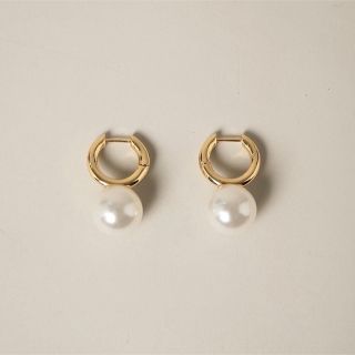 ドゥーズィエムクラス(DEUXIEME CLASSE)のpearl huggie hoop pierce 18k gold-plated(ピアス)