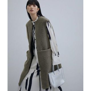 アダムエロぺファム(ADAM ET ROPE' FEMME)の即日発送 完売新品 ADAM ET ROPÉ FEMME ボンディングボアベスト(その他)