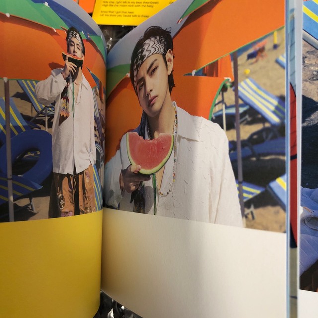 防弾少年団(BTS)(ボウダンショウネンダン)のBTS butter CD Peaches バージョン　フォトブック　ステッカー エンタメ/ホビーのCD(K-POP/アジア)の商品写真