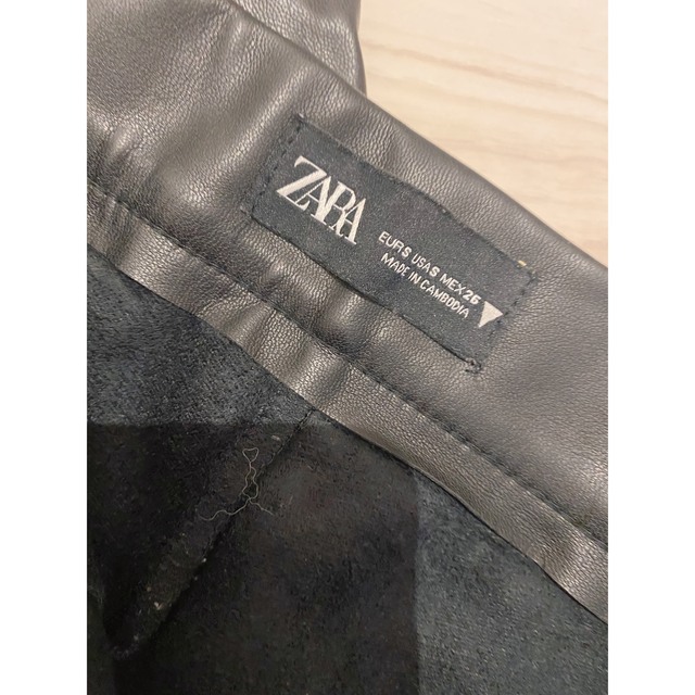 ZARA(ザラ)のZARA＊レザーパンツ レディースのパンツ(カジュアルパンツ)の商品写真