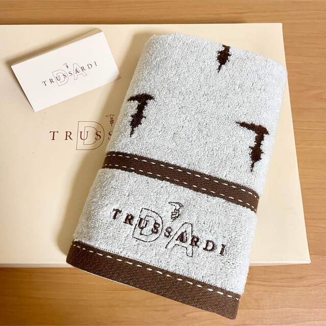 Trussardi(トラサルディ)の未使用　TRUSSARDI    ハンドタオル インテリア/住まい/日用品の日用品/生活雑貨/旅行(タオル/バス用品)の商品写真