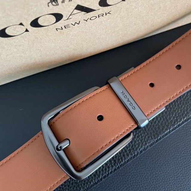 COACH(コーチ)の【新品未使用】正規品コーチCOACHペブルレザーリバーシブルフリーサイズベルト メンズのファッション小物(ベルト)の商品写真