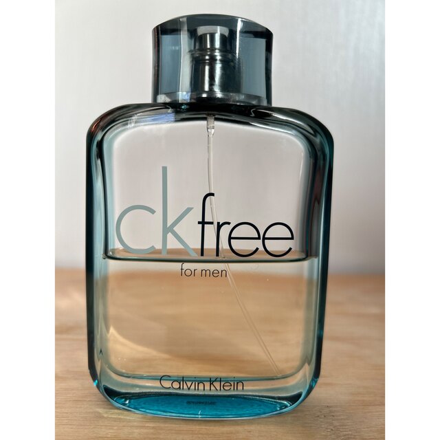 ck Calvin Klein(シーケーカルバンクライン)のck free for men 香水　Calvin Klein 100ml コスメ/美容の香水(香水(男性用))の商品写真