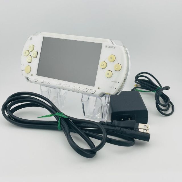 PlayStation Portable(プレイステーションポータブル)のPSP セラミックホワイト PSP-1000CW  + モンスターハンター3rd エンタメ/ホビーのゲームソフト/ゲーム機本体(携帯用ゲーム機本体)の商品写真