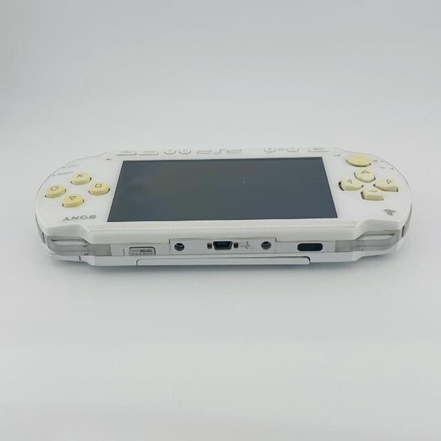 PlayStation Portable(プレイステーションポータブル)のPSP セラミックホワイト PSP-1000CW  + モンスターハンター3rd エンタメ/ホビーのゲームソフト/ゲーム機本体(携帯用ゲーム機本体)の商品写真