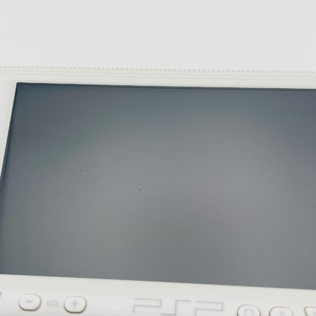 PlayStation Portable(プレイステーションポータブル)のPSP セラミックホワイト PSP-1000CW  + モンスターハンター3rd エンタメ/ホビーのゲームソフト/ゲーム機本体(携帯用ゲーム機本体)の商品写真