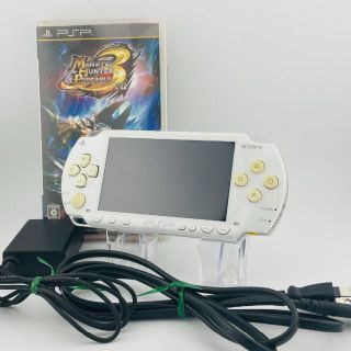 プレイステーションポータブル(PlayStation Portable)のPSP セラミックホワイト PSP-1000CW  + モンスターハンター3rd(携帯用ゲーム機本体)