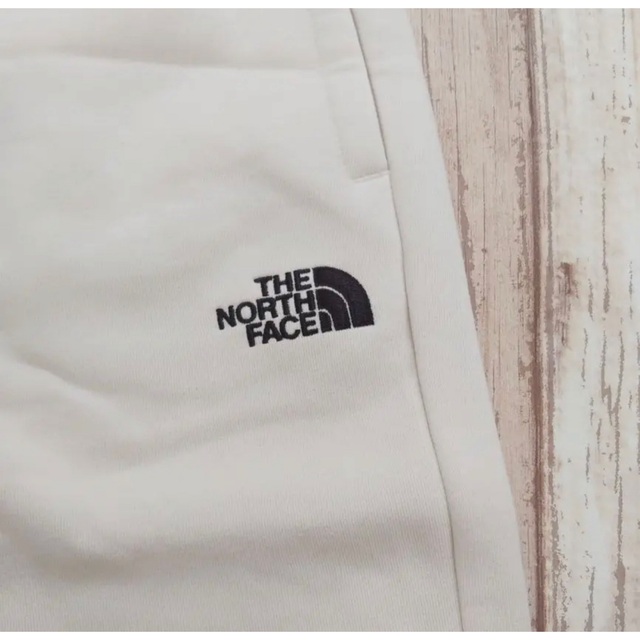 THE NORTH FACE(ザノースフェイス)の【海外限定】TNF ジョガーパンツ  US/S-M  日本サイズM-L メンズのパンツ(その他)の商品写真
