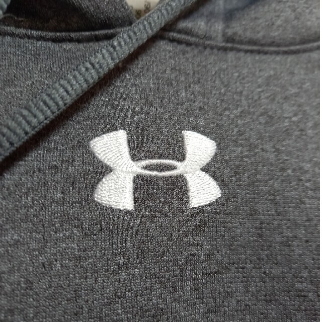 UNDER ARMOUR(アンダーアーマー)のUNDER ARMOUR　パーカー　プルオーバー　刺繍ロゴ メンズのトップス(パーカー)の商品写真