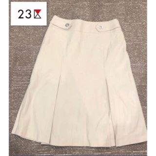 ニジュウサンク(23区)の＊ 美品　23区 スカート 32 S フレア　台形　膝丈　オフィス　白　ホワイト(ひざ丈スカート)