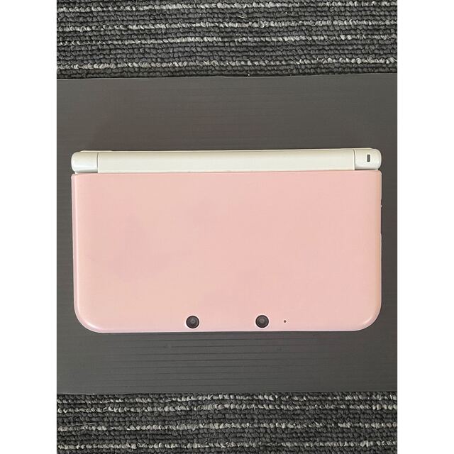 ニンテンドー3DS(ニンテンドー3DS)のNintendo　3DS LL本体　ピンク／ホワイト エンタメ/ホビーのゲームソフト/ゲーム機本体(携帯用ゲーム機本体)の商品写真
