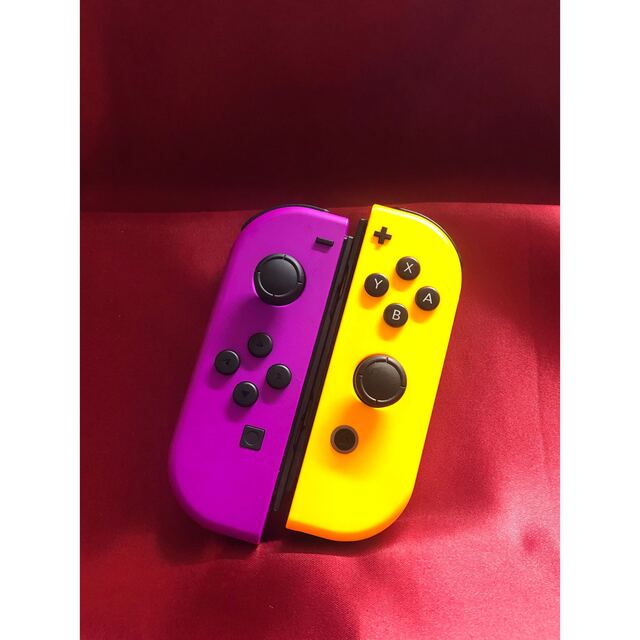 Nintendo Switch(ニンテンドースイッチ)の[安心保証]純正ジョイコン　紫Ｌ良、橙Ｒキズ エンタメ/ホビーのゲームソフト/ゲーム機本体(家庭用ゲーム機本体)の商品写真