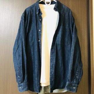 ユニクロ(UNIQLO)のUNIQLO メンズ Mサイズ デニムシャツ エアリズムロンT 美品 ２枚セット(シャツ)