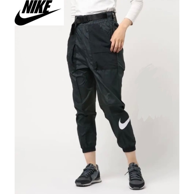 NIKE(ナイキ)のNIKE ナイキ レディース ウーブン スウッシュ　パンツ ブラック　Sサイズ レディースのパンツ(その他)の商品写真