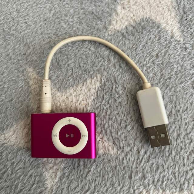 Apple(アップル)のiPod shuffle スマホ/家電/カメラのオーディオ機器(ポータブルプレーヤー)の商品写真