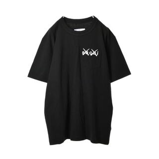 サカイ(sacai)のSacai × KAWS 刺繍 Tシャツ(Tシャツ/カットソー(半袖/袖なし))