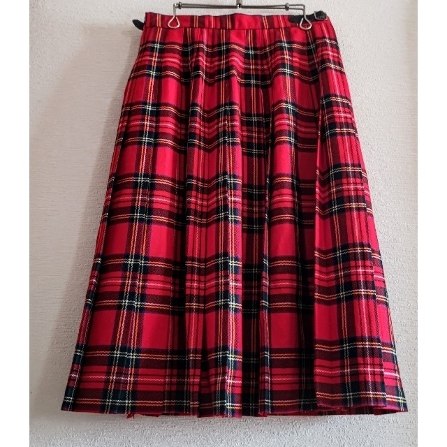 Yorkland(ヨークランド)のヨークランドで購入　キルトスカート　GLENNEVIS   赤系チェック　秋冬物 レディースのスカート(ロングスカート)の商品写真