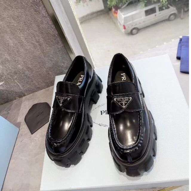 PRADA モノリス ブラッシュドカーフ レースアップ シューズプラダ
