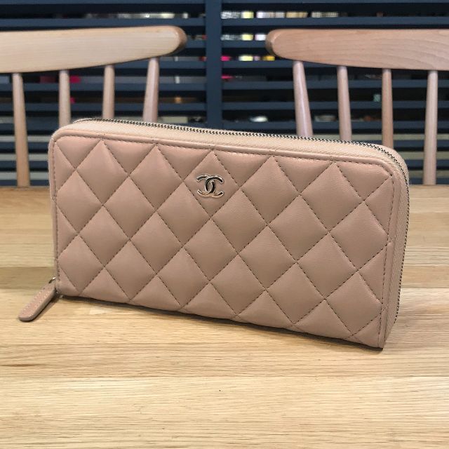 品質のいい CHANEL ベージュ ラムスキン ラウンドファスナー長財布