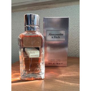 アバクロンビーアンドフィッチ(Abercrombie&Fitch)のアバクロ　オードパルファム　(香水(女性用))