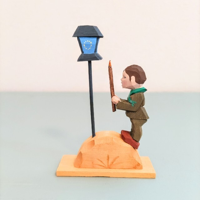 おもちゃランプを灯す人　ドイツ木工芸品　エミール・ヘルビッヒ工房　ミニチュア　ドイツ雑貨