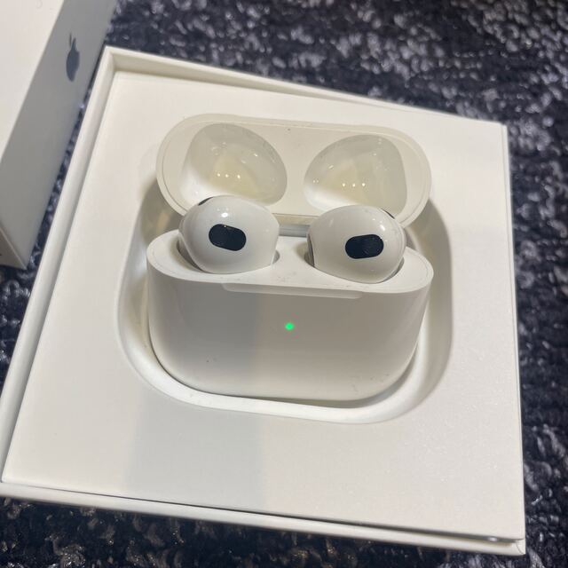 Apple(アップル)のAirports 第三世代　美品 スマホ/家電/カメラのオーディオ機器(ヘッドフォン/イヤフォン)の商品写真