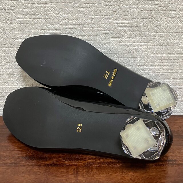 didizizi(ディディジジ)のエナメル　パンプス　黒　22.5㎝ レディースの靴/シューズ(ハイヒール/パンプス)の商品写真