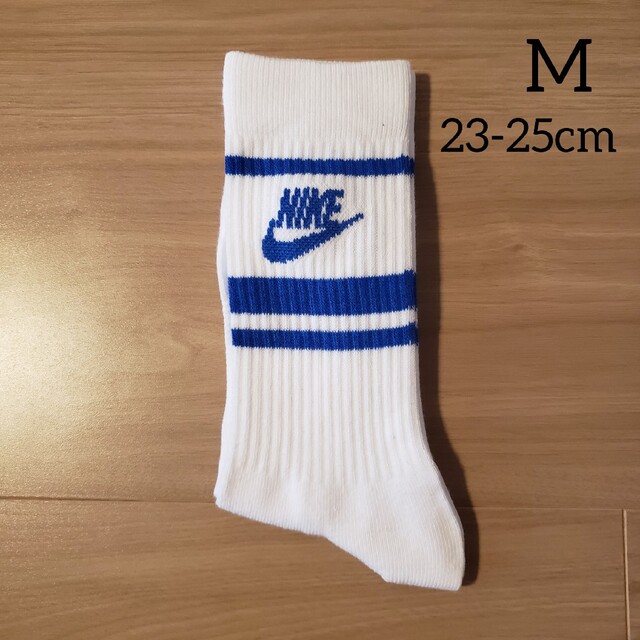 NIKE(ナイキ)のナイキソックス(ホワイト／ブルーロゴ)M レディースのレッグウェア(ソックス)の商品写真