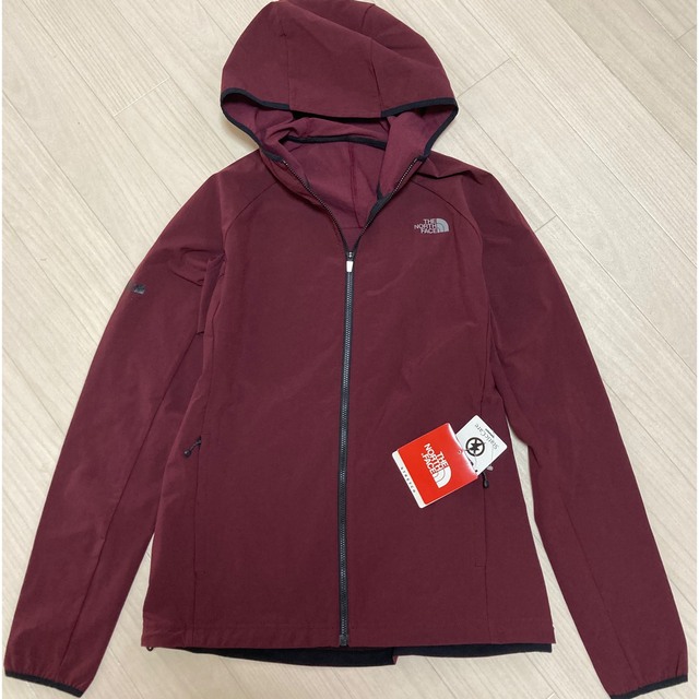 THE NORTH FACE(ザノースフェイス)の新品タグ付き ノースフェイス　アウトドアジャケット　L  レディース レディースのジャケット/アウター(ナイロンジャケット)の商品写真