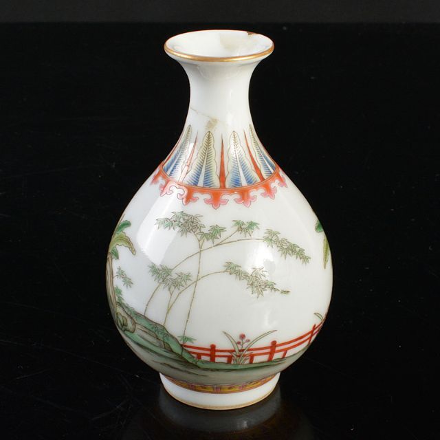 中国　大清乾隆年製　粉彩　竹石芭蕉玉壷春瓶　V　R5138