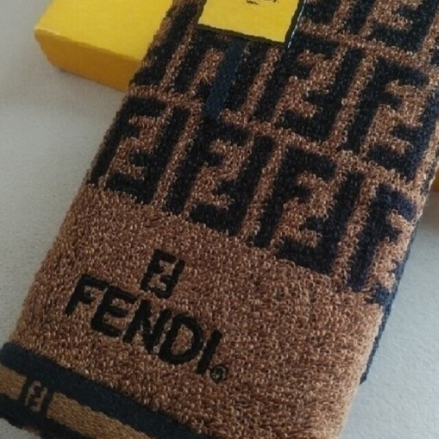 FENDI(フェンディ)の新品未使用　FENDIフェイスタオル インテリア/住まい/日用品の日用品/生活雑貨/旅行(タオル/バス用品)の商品写真