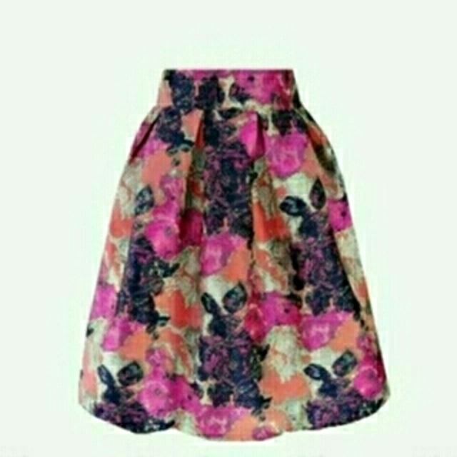 新品 ジャガードスカート ミディアム丈 レディースのスカート(ひざ丈スカート)の商品写真