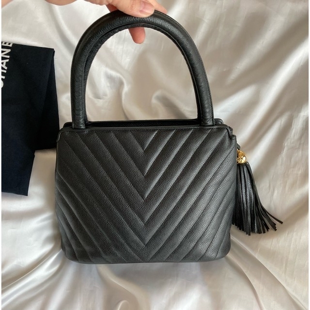 CHANEL(シャネル)のとね様専用♡シャネル　シェブロンステッチ　キャビアスキン　ハンドバッグ レディースのバッグ(ショルダーバッグ)の商品写真