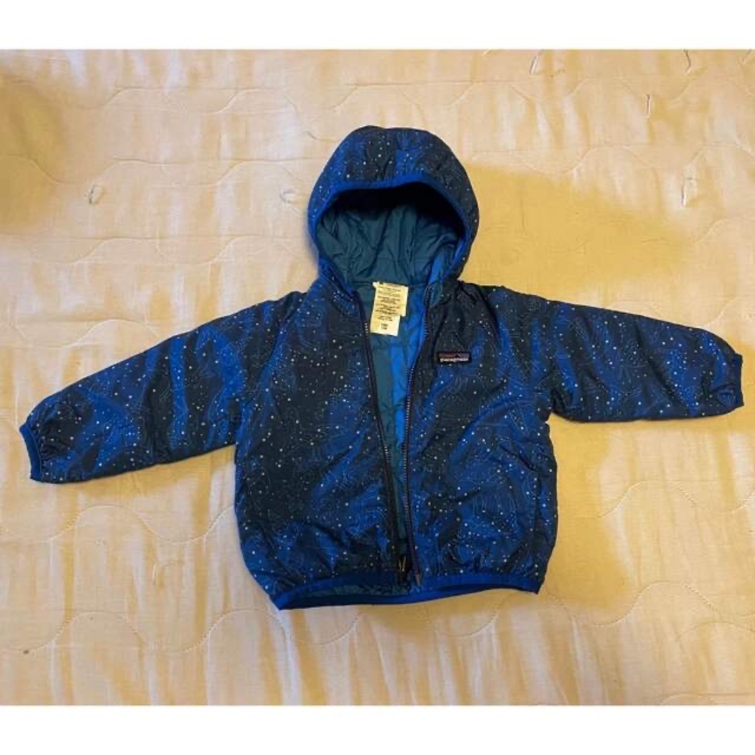 patagonia(パタゴニア)のPatagonia リバーシブルアウター美品 キッズ/ベビー/マタニティのベビー服(~85cm)(ジャケット/コート)の商品写真