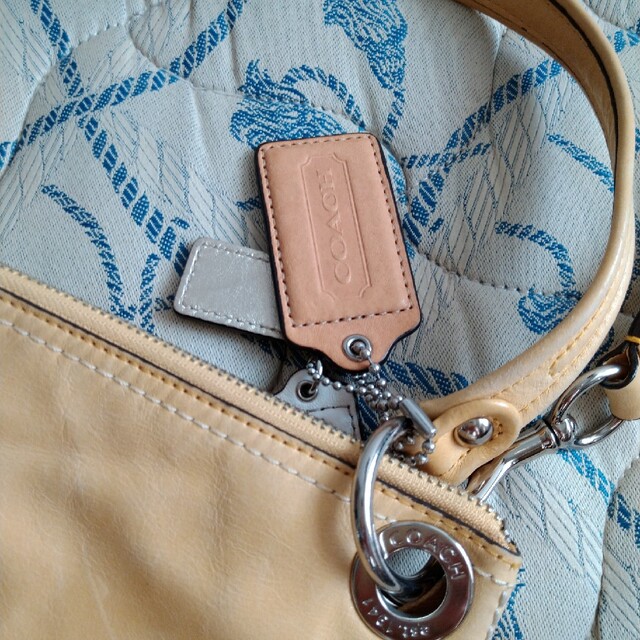 COACH(コーチ)の♥COACHのイエローレザーショルダーバッグ♥ レディースのバッグ(ショルダーバッグ)の商品写真