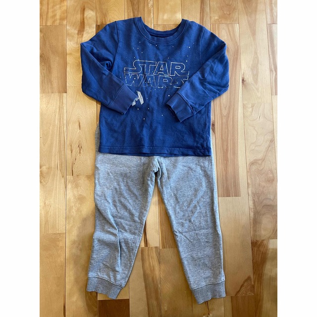 GU(ジーユー)のGU スターウォーズ　パジャマ　ルームウェア　110 キッズ/ベビー/マタニティのキッズ服男の子用(90cm~)(パジャマ)の商品写真