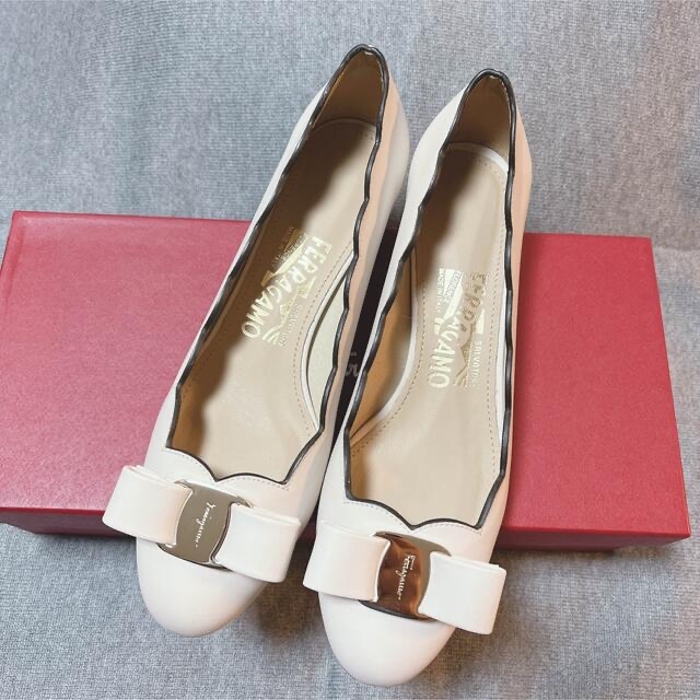 Salvatore Ferragamo - 新品未使用☆フェラガモ☆ヴァラ パンプス 5 ... 新品未使用★フェラガモ★ヴァラ パンプス 5、5.5、22、22.5cm