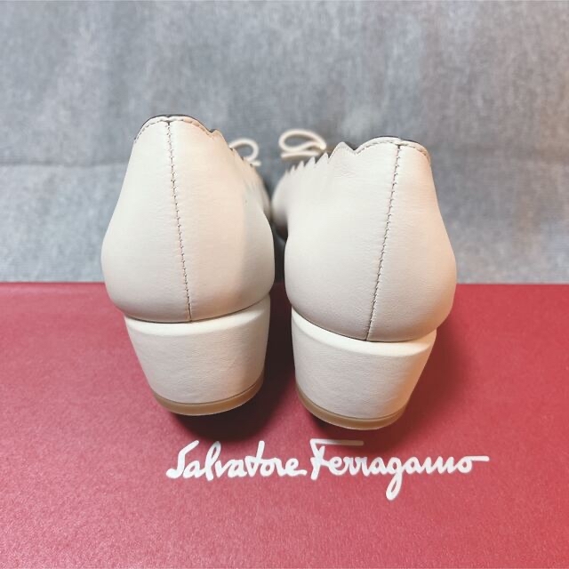 Salvatore Ferragamo - 新品未使用☆フェラガモ☆ヴァラ パンプス 5 ... 新品未使用★フェラガモ★ヴァラ パンプス 5、5.5、22、22.5cm