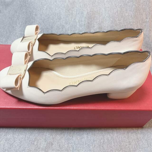 Salvatore Ferragamo - 新品未使用☆フェラガモ☆ヴァラ パンプス 5 ... 新品未使用★フェラガモ★ヴァラ パンプス 5、5.5、22、22.5cm
