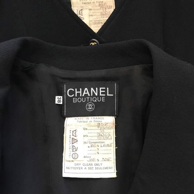 CHANEL(シャネル)のCHANELスーツ黒2点セットベルト付き レディースのフォーマル/ドレス(スーツ)の商品写真