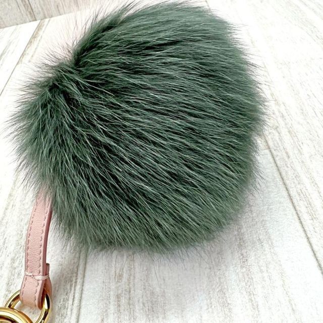 フェンディ FENDI キーホルダー チャーム ファー ポンポン ロゴサークル-