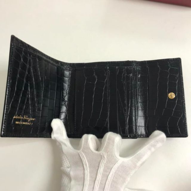 Salvatore Ferragamo(サルヴァトーレフェラガモ)のFerragamo フェラガモ 二つ折り 財布 クロコ型押し AO227 レディースのファッション小物(財布)の商品写真