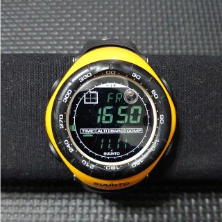 スント(SUUNTO)のSUUNTO VECTOR スント ベクター イエロー(腕時計(デジタル))