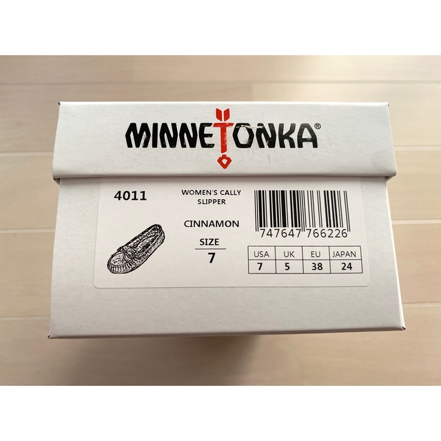 Minnetonka(ミネトンカ)のミネトンカ　ファー モカシン　24cm  シナモン レディースの靴/シューズ(スリッポン/モカシン)の商品写真