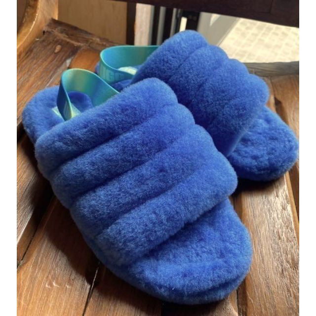 UGG(アグ)の花桜様　✨25幅広～25.5相当✨UGG✨FLUFF YEAH SLIDE✨ レディースの靴/シューズ(サンダル)の商品写真