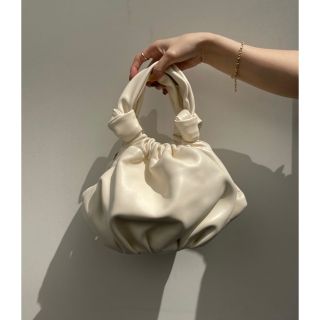 アメリヴィンテージ(Ameri VINTAGE)の最終価格★MEDI LEATHER GATHER MINI BAGアイボリー(ハンドバッグ)