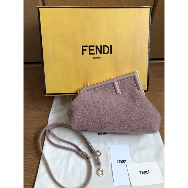 ショルダーバッグFENDI ファースト　スモール